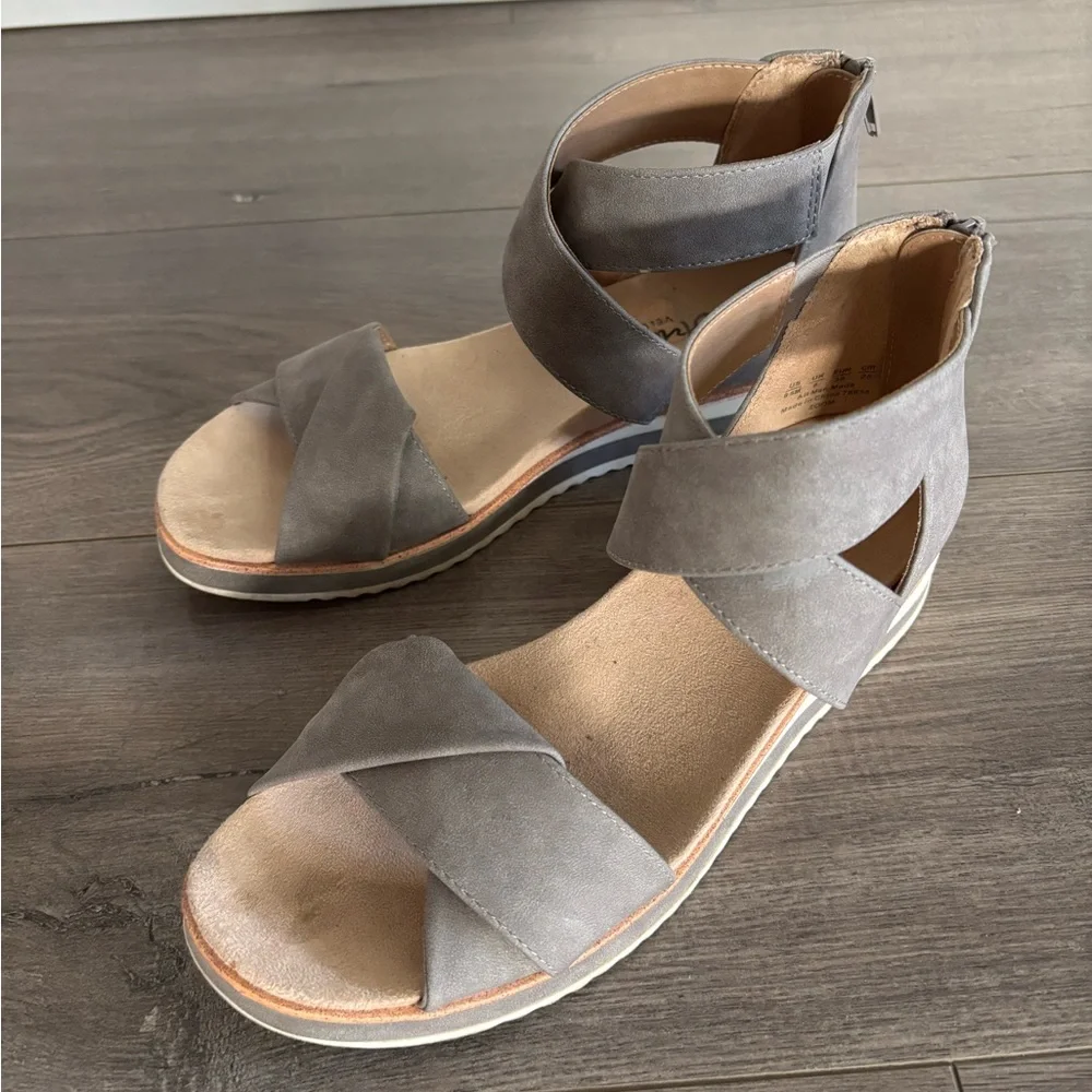 Women's Gray Lifestride Zip Up Sandals - Picture 2 of 7
